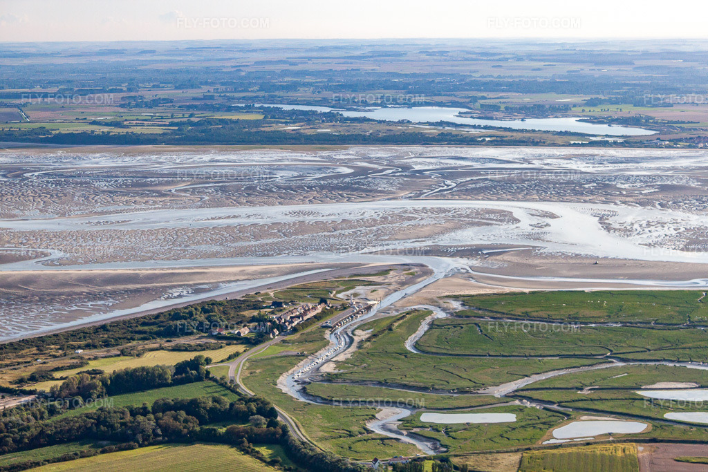 Aerial view: River delta and estuary of the Somme with seafood farming ponds in Saint-Valery-sur-Somme in Picardy in Cayeux-sur-Mer in the state Somme, France.Photo: IMG_70966.jpg taken on 08/24/2014 by Werner Riehm/FLY-FOTO.comResolution of the original: 4752 x 3168 px