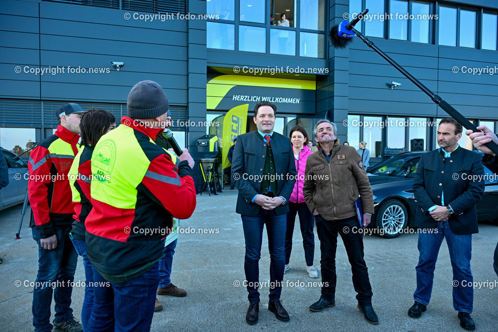 Bauernprotest_ Poendorf_ Lasco_ 08.03.2024-76 | 08.03.2024, Poendorf, AUT, Bauernprotest, im Bild Bauernprotest, Bauern, Landwirte, Traktoren, Fa. Lasco, Demo, Kundgebung

BM Norbert Totschnig(VP, Land- und Forstwirtschaft, Regionen und Wasserwirtschaft)

Siegfried Salchenegger, Martina Mittermayr, Simon Holzmueller, Johann Konrad - alle AGOE

Agrar Gemeinschaft fuer Oesterreich 
