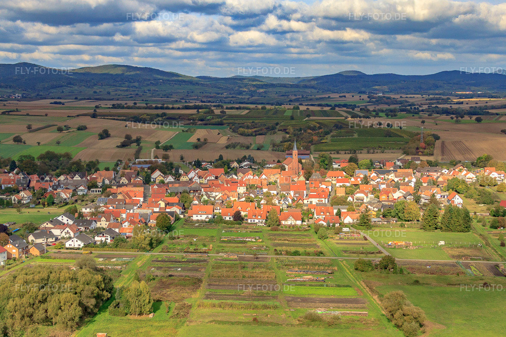 Luftbild: Dorf am Viehstrich von Süden in Kapsweyer im Bundesland Rheinland-Pfalz in Deutschland. Foto: IMG_22493.jpg vom 15.10.2009 durch Werner Riehm/FLY-FOTO.de