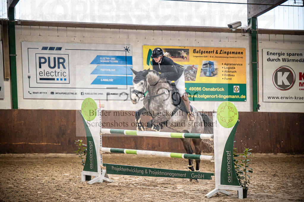 Hallenreittunier Voxtrup 2023 | Entdecke hochwertige Reitturnierfotos von Foto Oger. Professionell, emotional und authentisch – jetzt Lieblingsmomente im Shop bestellen. - Realisiert mit Pictrs.com