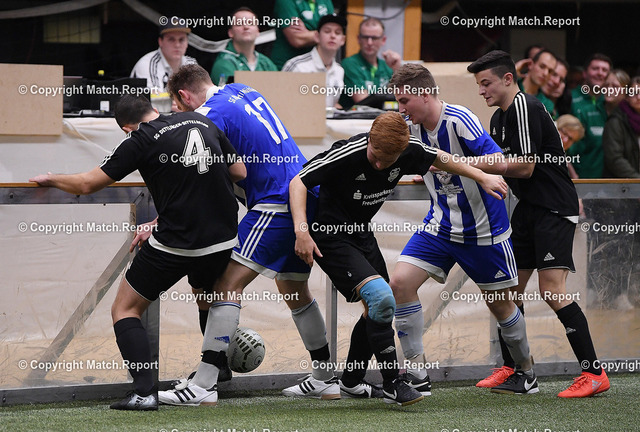 Hallenfussball; Stadtteilpokal Horb 2017/2018 | Hallenfussball; Stadtpokal Horb 2017/2018   04.01.201836. Turnier Ausrichter SV DiessenFINALESG Ahldorf / Muehlen (Blau) - SG Dettlingen / Bittelbronn /DiessenZweikampf an der BandeFOTO: Pressefoto ULMER/Markus UlmerxxNOxMODELxRELEASExx