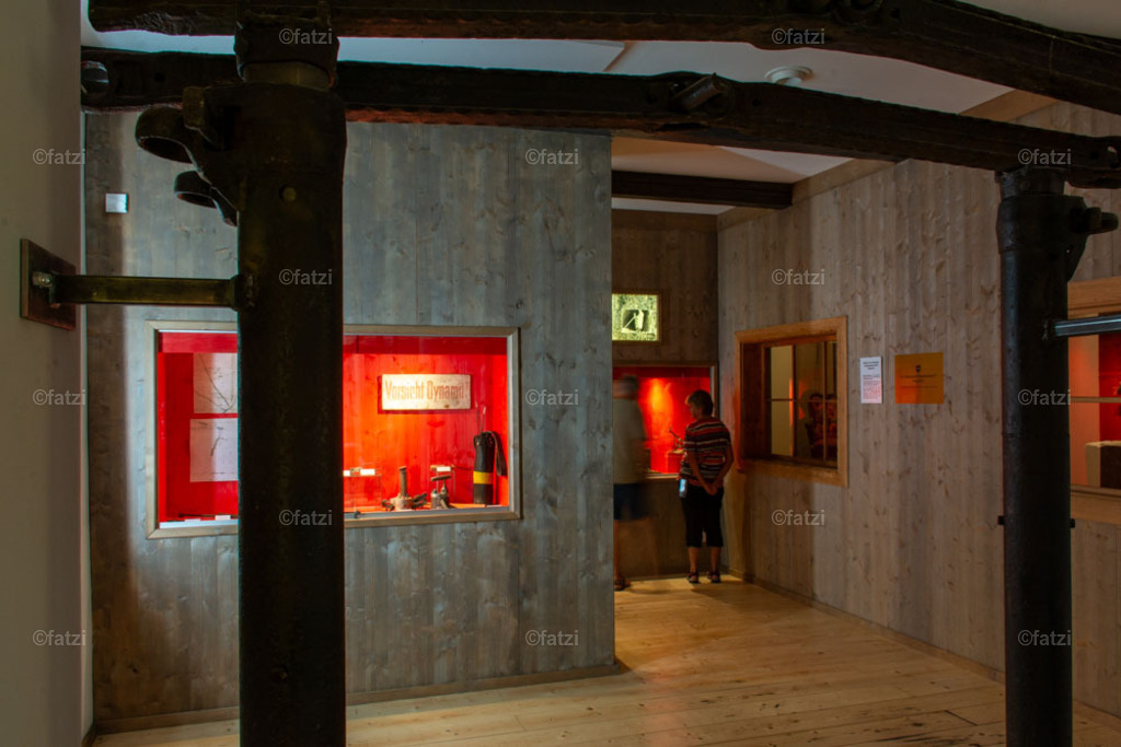 Bergbau-Museum Innen _fatzi_20230908-154308 | Fatzi Bilder-Archiv! 
Die Bilder sind für private Nutzung lizenzfrei. Die kommerzielle Nutzung ist möglich und erwünscht, jedoch bitte ich um vorherige Kontaktaufnahme per E-Mail (info@fatzi.at) oder unter +43 650 7828269 - Realisiert mit Pictrs.com