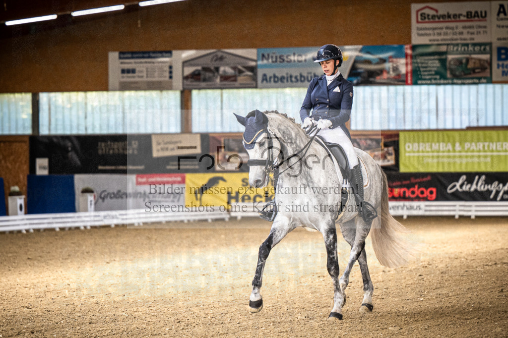 DOS_3151 | Entdecke hochwertige Reitturnierfotos von Foto Oger. Professionell, emotional und authentisch – jetzt Lieblingsmomente im Shop bestellen.Deutschlandweite Turnierfotografie. - Realisiert mit Pictrs.com