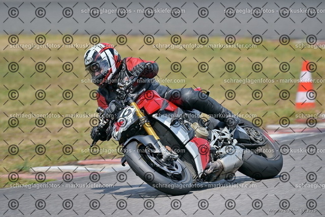 25bt04-1300 | markuskiefer.com - Realisiert mit Pictrs.com