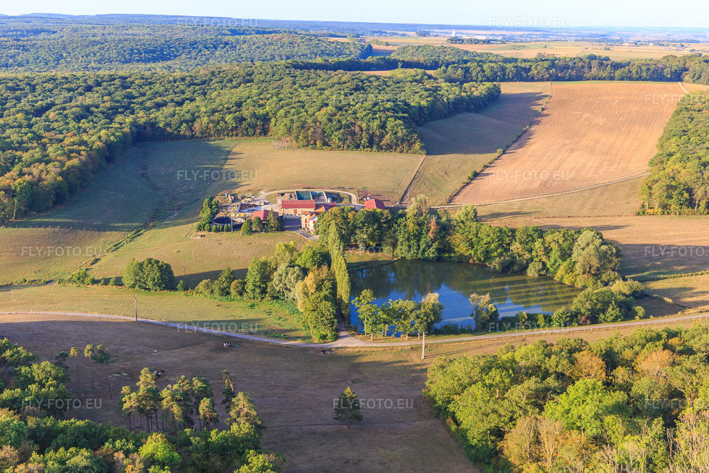Vue aérienne: La Mailly à Dombrot-sur-Vair dans le département Vosges, France – .Photo: IMG_118431.jpg prise le 16/09/2019 par Werner Riehm/FLY-FOTO.eu – Résolution de l'original: 5472 x 3648 px