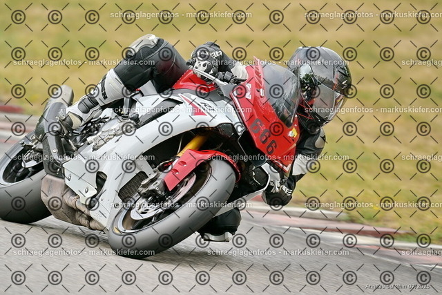 25bt05-1012 | markuskiefer.com - Realisiert mit Pictrs.com