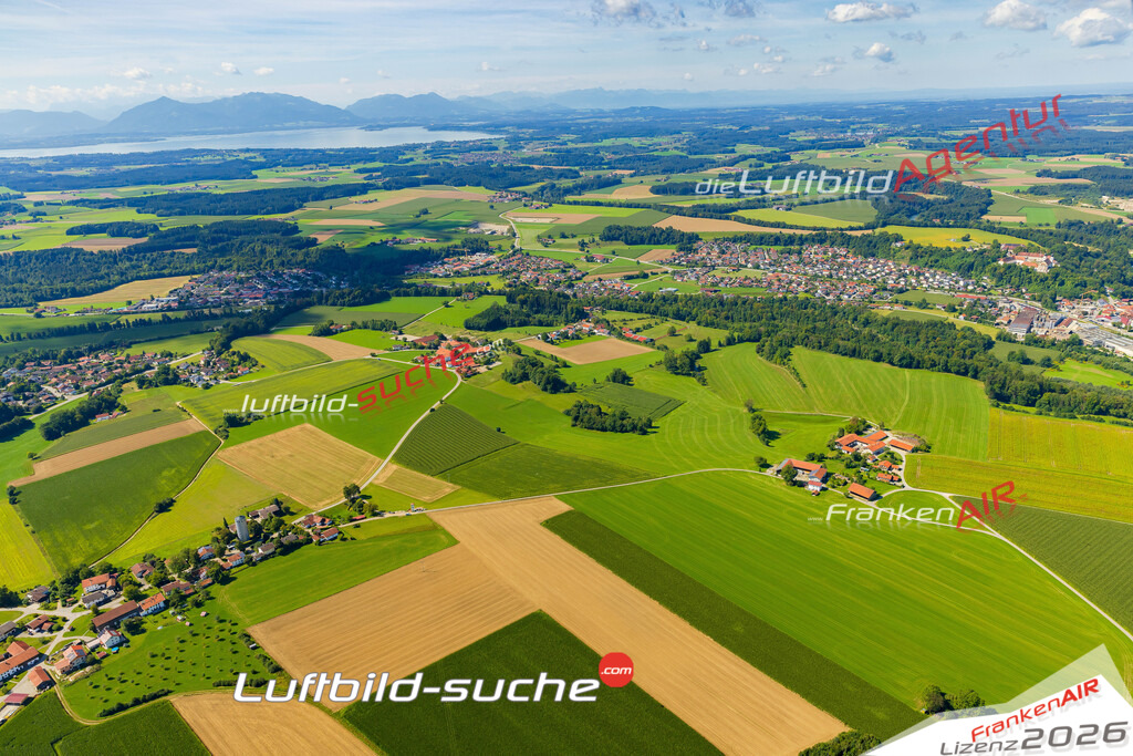 Schrägluftbild  Pirach  Trostberg - Das Luftbild wurde 2025 vom UL-Flugzeug heraus erstellt ( keine Drohne ) - Hochauflösende Luftaufnahme -Nicht vergleichbar mit Google Maps oder Satelittenbilder- Die Geschenkidee !Mit Lizenz und Bildrechte bestellbar
