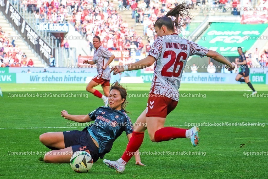 xSSC09032501012 | 09.03.2025, xsscx, Frauen Fußball, 1. FC Köln - FC Bayern München, 1. Fußball Bundesliga, 16. Spieltag, RheinEnergie-STADION, Saison 2024 2025: Momoko Tanikawa (FC Bayern Müchen 18) im Zweikampf gegen Martyna Wiankowska (1. FC Köln 26) DFB regulations prohibit any use of photographs as image sequences and or quasi-video.