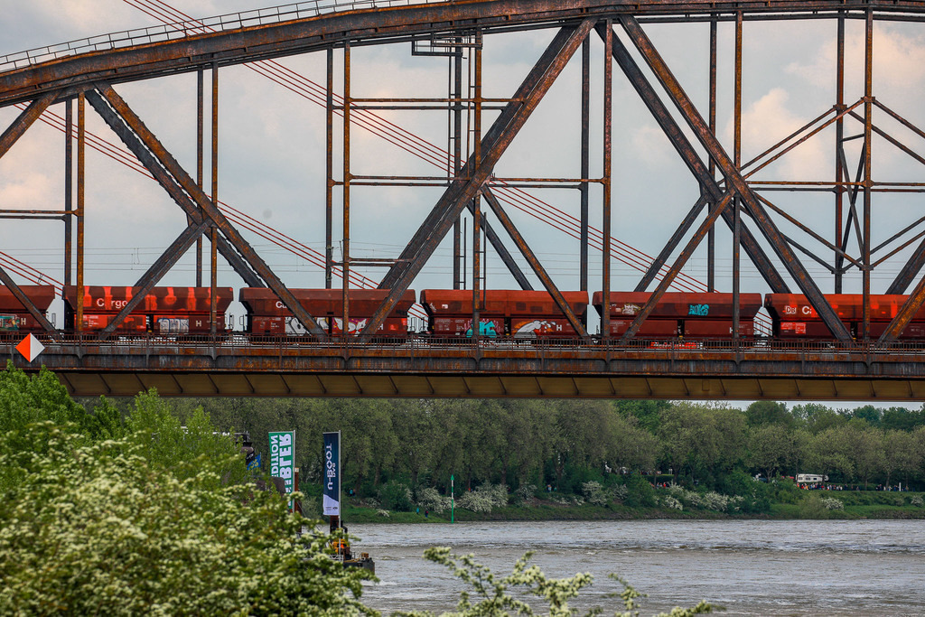 U17_AufdemRhein_120523_23 | Bildergalerie von Sport-Ereignissen aber auch von weiteren spannenden Dingen - nicht nur vom Niederrhein. In Anlehnung an den bekannten Spruch von Hanns Dieter Hüsch heißt das Motto: "Niederrhein ist überall".  - Realisiert mit Pictrs.com