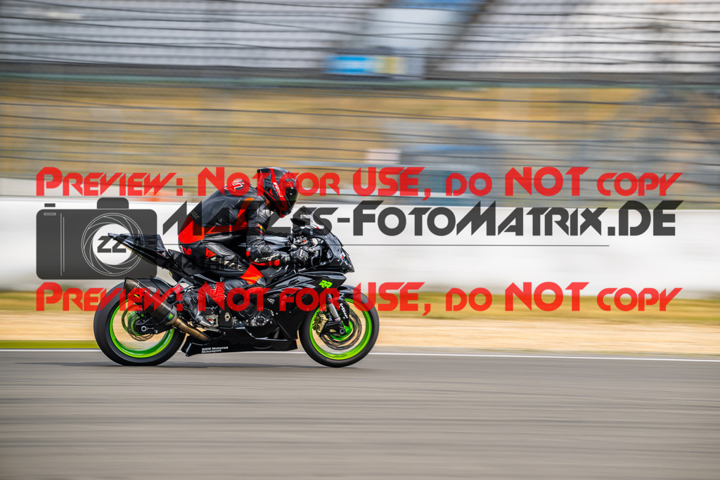 MaZZes_FotoMatrix_230719_5267 | WEISS