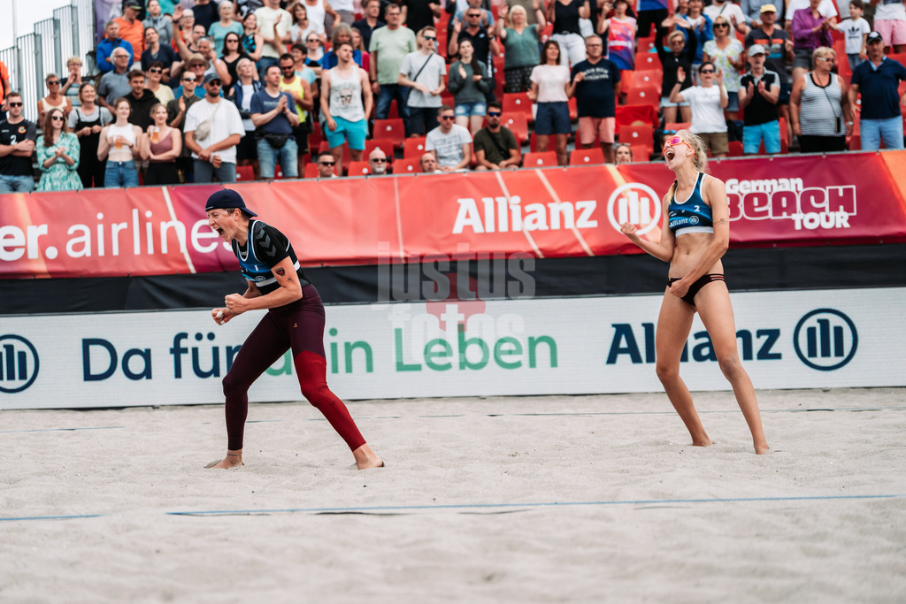 Beachvolleyball | Frauen | Allianz German Beach Tour 2024 | Tourstop Kühlungsborn 2 | 16.08.2024 | v.l. Melanie Gernert und Nele Barber jubeln