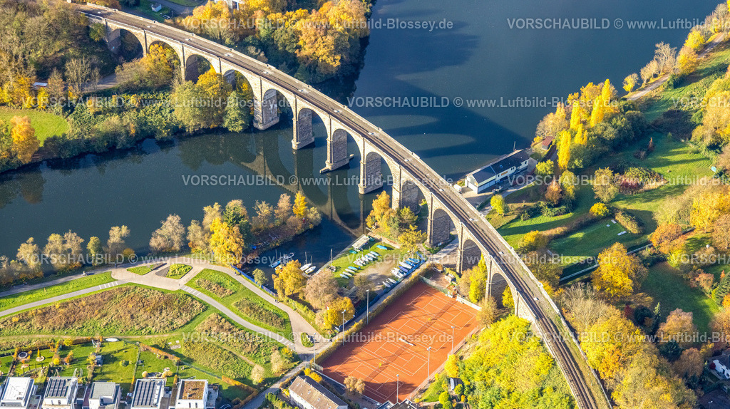 Herdecke251104504 | Luftbild, Ruhrviadukt Herdecke über den Fluss Ruhr, Eisenbahngleise, Tennisplätze Herdecker Tennisverein 1920 e.V., herbstliche Bäume, Ruhrviadukt am Harkortsee, Herdecke, Ruhrgebiet, Nordrhein-Westfalen, Deutschland