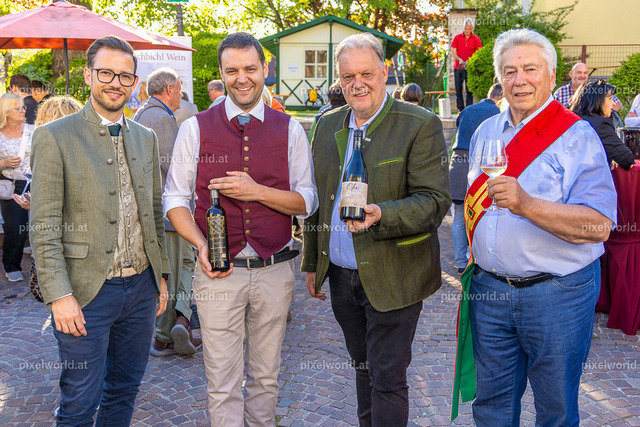 Weinpräsentation des neuen Jahrgangs | Bildershop von pixelworld.at - Realisiert mit Pictrs.com