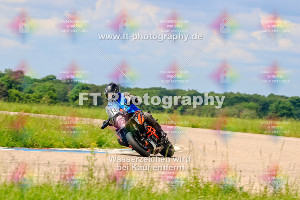 MotoTeam-0667 | Hier findet Ihr Bilder von Touristenfahrten auf der Nürburgring Nordschleife oder von anderen Veranstaltungen die ich besucht habe. Viel Spass beim Durch Schauen 