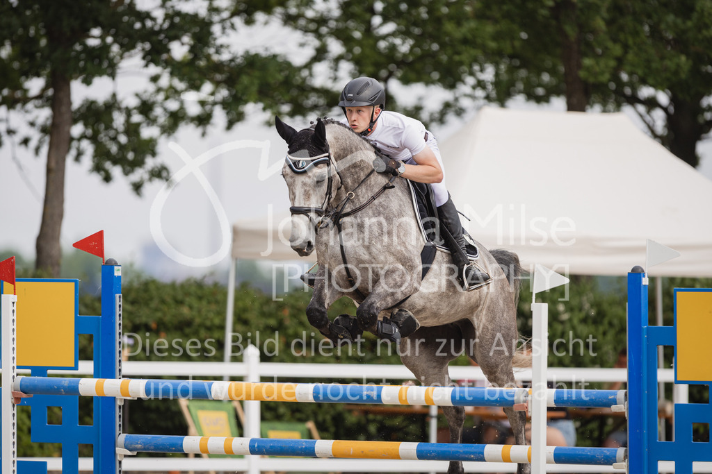 230616_Lemwerder_Springpf-M-775 | Deine schönsten Turniermomente als professionelle Fotos! Entdecke hochwertige Pferdesport-Fotografie im Online-Shop. Jetzt Fotos finden & bestellen!