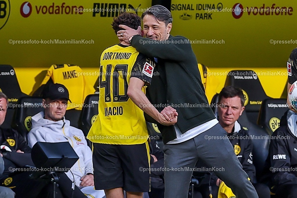 BVB26042601065 | 26.04.2026, Fußball, Borussia Dortmund - SC Freiburg, 1. Fußball Bundesliga, 31. Spieltag, Signal Iduna Park, Saison 2025 2026: Samuele Inacio (BVB #40) Auswechslung neben Cheftrainer Niko Kovac (BVB #hc)  DFB regulations prohibit any use of photographs as image sequences and or quasi-video.