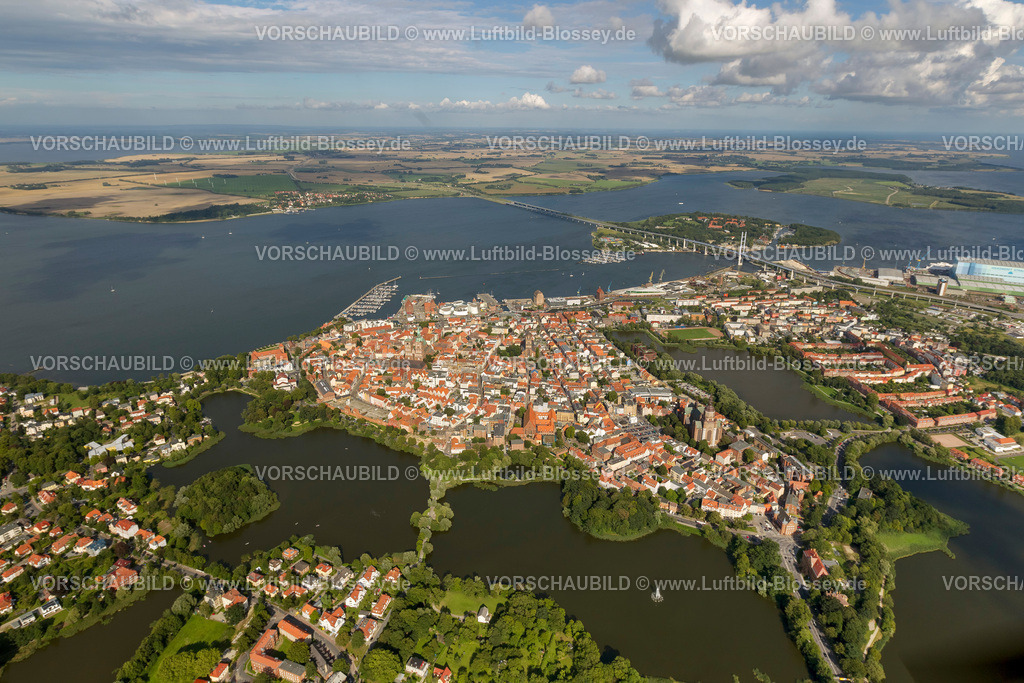 Stralsund12082083 | Stralsund, mit der von Wasser umgebenen Altstadtinsel am Strelasund,  Stralsund, Ostsee, Mecklenburg-Vorpommern, Deutschland, Europa