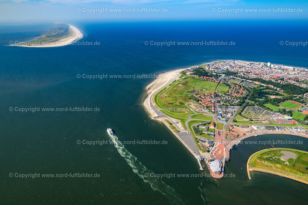 Norderney_ELS_9565050924 | NORDERNEY 05.09.2024 Fähr- Hafenanlagen an der Meeres- Küste der Nordseeinsel Norderney im Bundesland Niedersachsen, Deutschland. Weiterführende Informationen bei: Adler-Schiffe GmbH & Co. KG. // Ferry port facilities on the sea coast of the North Sea island Norderney in the state Lower Saxony, Germany. Further information at: Adler-Schiffe GmbH & Co. KG. Foto: Martin Elsen
