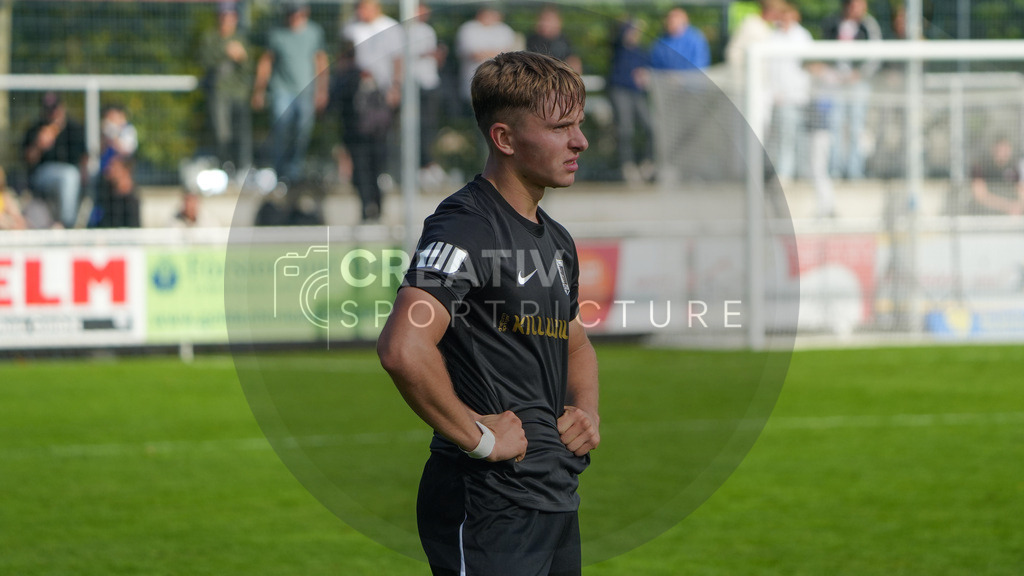 Fußball, Herren, Saison 2025/2026, Regionalliga Nordost, 10. Spieltag, FSV 63 Luckenwalde vs. BSG Chemie Leipzig, Samstag 27.09.2025, Werner-Seelenbinder-Stadion Luckenwalde, | Fußball, Herren, Saison 2025/2026, Regionalliga Nordost, 10. Spieltag, FSV 63 Luckenwalde vs. BSG Chemie Leipzig, Samstag 27.09.2025, Werner-Seelenbinder-Stadion Luckenwalde, Im Bild: Enttäuschung bei der BSG Chemie Leipzig um Raik Lisinski. - Realisiert mit Pictrs.com