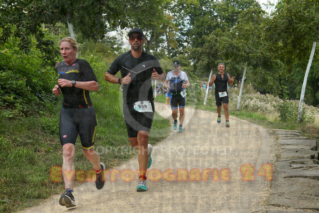250824_1350_EX1_3936 | Sportfotografie im Rhein-Sieg Kreis, Köln, Bonn, NRW, Rheinland Pfalz, Hessen, etc. Unser Tätigkeitsfeld umfasst den Laufsport vom Volkslauf über den Marathon, Duathlon, Triathon bis zum Ultralauf wie Kölnpfad Ultra oder Schindertrail.