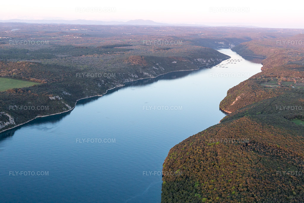 Aerial view: View of the town in Vrsar in the state Gespanschaft Istrien, Croatia. – Photo: IMG_106202.jpg taken on 04/13/2018 by Werner Riehm/FLY-FOTO.com – Resolution of the original: 5472 x 3648 px