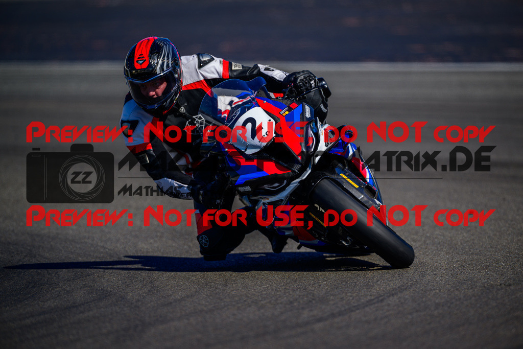 MaZZes_Fotomatrix_20250407_6007705_3994 | ROT