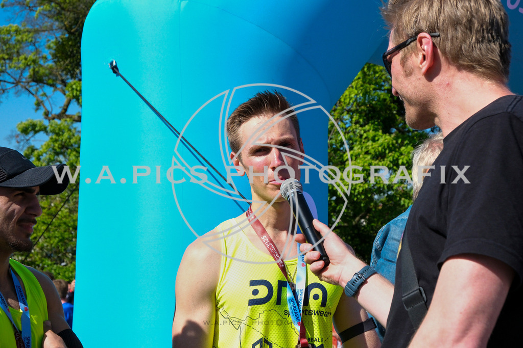 ..... | LINZ,AUSTRIA,27.April 24, Int. 3 Brückenlauf Linz  , Image shows: Photo: WAPICS / Michael ring