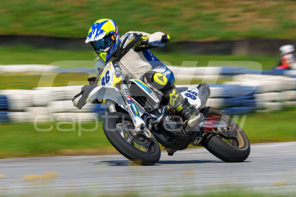 G-Cup + Supermoto Staatsmeisterschaft + Hungarian Supermoto Championship | GRIPcapture steht für authentische Sportfotografie in Österreich – für Momente, die mehr sind als Geschwindigkeit oder Ergebnis. Es geht um Emotion, Spannung, Fokus und den Augenblick, der oft nur einen Wimpernschlag dauert.Ob Motorsport, Teamsport oder 