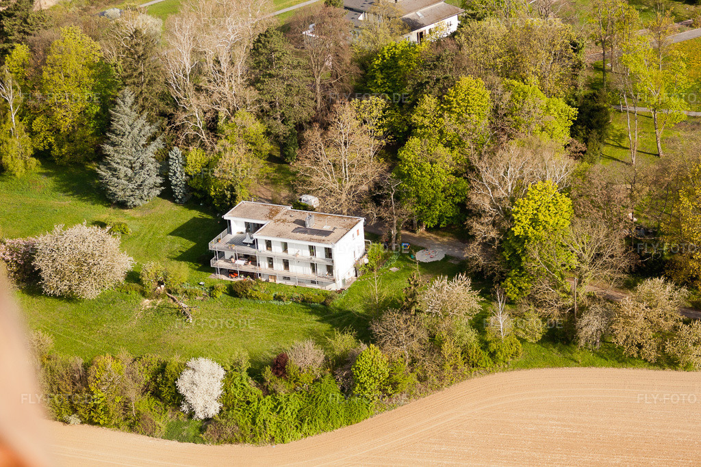 Luftbild: Durlach, Rittnerthaus der Familie Bratzler, Jean-Ritzert-Straße 2 im Ortsteil Durlach in Karlsruhe im Bundesland Baden-Württemberg in Deutschland. Foto: IMG_25901.jpg vom 23.04.2010 durch Werner Riehm/FLY-FOTO.de