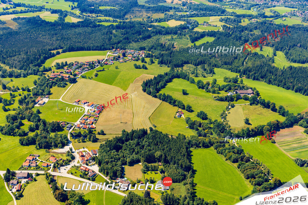 Luftaufnahme Reindlschmiede Bad Heilbrunn - Die Luftaufnahme wurde 2025 vom UL-Flugzeug heraus erstellt ( keine Drohne ) - Hochauflösende Luftaufnahme - für professionelle Ausdrucke geeignet. Die Geschenkidee !Mit Lizenz und Bildrechte bestellbar