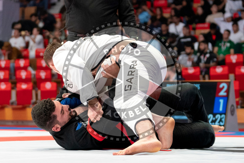 20231109PBB4512 | Fighters compete during the AJP World Professional Championship in the Mubadala Arena in Abu Dhabi, Arab United Emirates, on November 9, 2023.