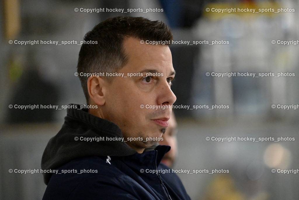 ESC Steindorf vs. MET PHOTOVOLTAIK HORNETS SPITTAL | Headcoach ESC Steindorf Mayer Michael, ESC Steindorf vs. MET PHOTOVOLTAIK HORNETS SPITTAL, ESC Steindorf vs. MET PHOTOVOLTAIK HORNETS SPITTAL am 26.10.2024 in Steindorf (Ossiachersee Halle), Austria, (Photo by Bernd Stefan)