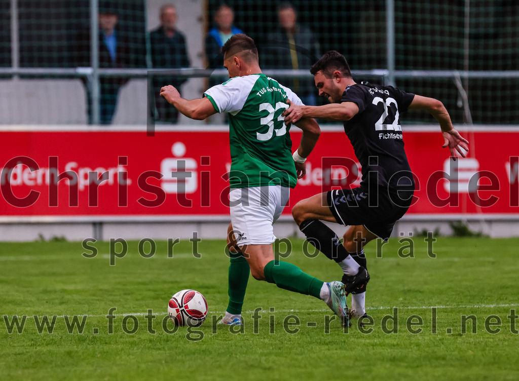 2023-08-09_087_FC_Schwaig_gegen_TuS_Geretsried | Deutschland, 09.08.2023:
Fußball, Landesliga Südost 2023 / 2024, 5. Spieltag, FC Schwaig gegen TuS Geretsried, Endergebnis: 4:1

Srdan Ivkovic (TuS Geretsried, #33), Daniel Fichtlscherer (FC Schwaig, #22)

Foto: Christian Riedel / fotografie-riedel.net