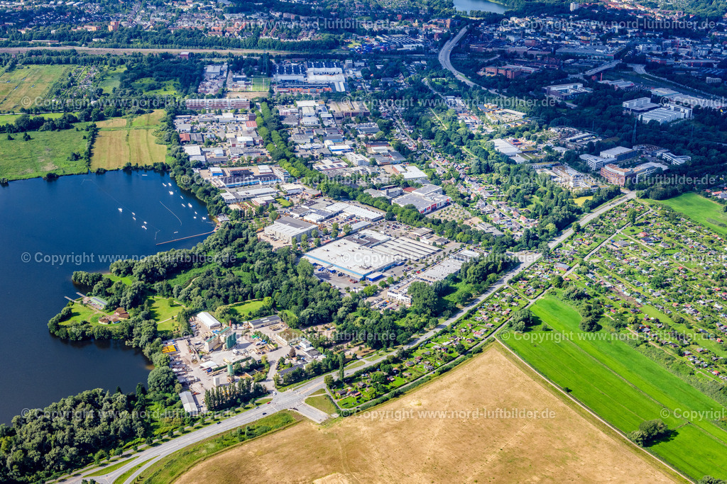 Hamburg_Harburg_Grossmoorbogen_Gewerbegebiet_ELS_1616050823 | HAMBURG 05.08.2023 Gewerbegebiet und Erschließungsgebiet Neuländer Wettern an der A1 AS Hamburg-Harburg im Ortsteil Harburg in Hamburg, Deutschland. // Neulaender Wettern commercial area and development area on the A1 AS Hamburg-Harburg in the Harburg district in Hamburg, Germany. Foto: Martin Elsen
