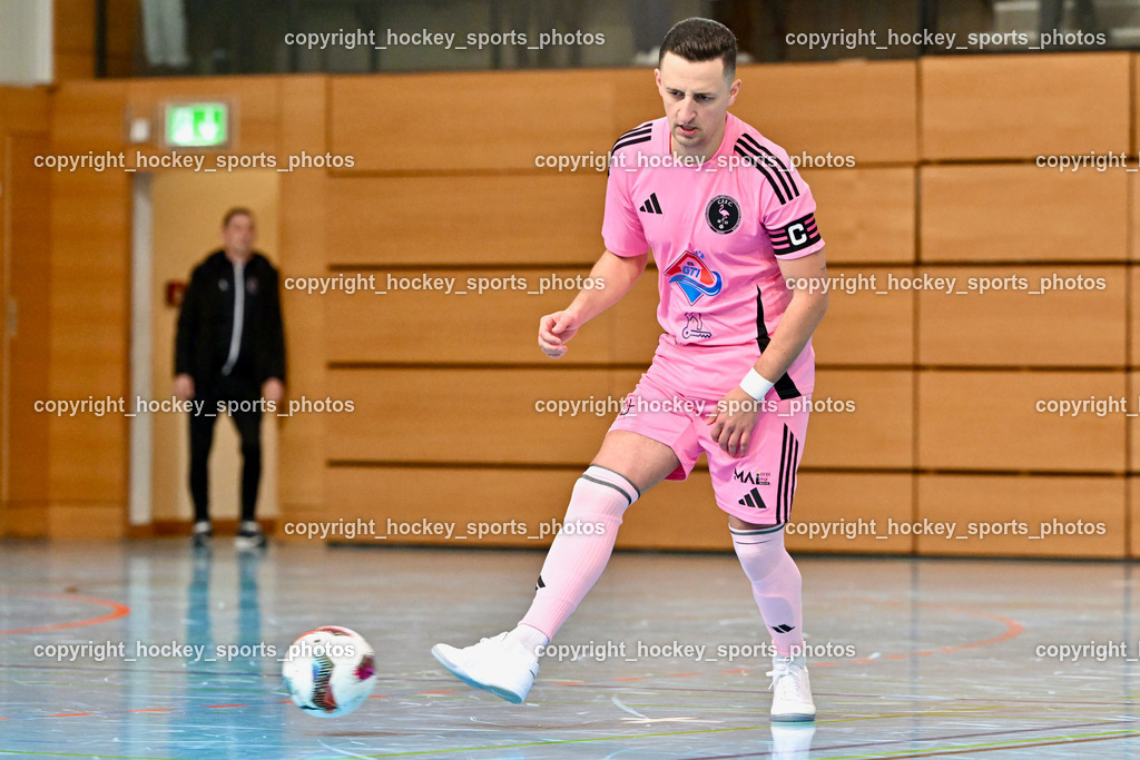 Carinthia Flamengo Futsal Club vs. FC Ljuti Krajisnici | #7 Enes Brdjanovic Carinthia Flamengo, Carinthia Flamengo Futsal Club vs. FC Ljuti Krajisnici, Carinthia Flamengo Futsal Club vs. FC Ljuti Krajisnici am 05.01.2025 in Klagenfurt (Ballspielhalle Viktring), Austria, (Photo by Bernd Stefan)