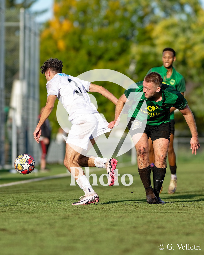 2eme ligue - FC Veyrier - FC Kosova |  durant le match de 2eme ligue entre FC Veyrier et FC Kosova au Stade du Grand-Donzel à Veyrier, Suisse