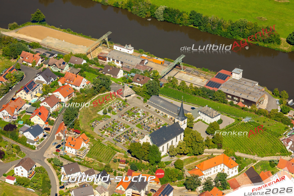 Das Luftbild zeigt : Kirche Friedho Wipfeld - Die Luftaufnahme wurde 2023 vom UL-Flugzeug aus erstellt ( keine Drohne ) - Hochauflösende Luftaufnahme - Für grossformatige Ausdrucke geeignet. Die Geschenkidee !Mit Lizenz und Bildrechte bestellbar