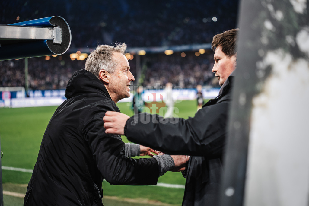 Fußball | Männer | Saison 2025/2026 | 1. Fußball-Bundesliga | 17. Spieltag | Hamburger SV vs. Bayer 04 Leverkusen | 04.03.2026 | v.l. Trainer Kasper Hjulmand (Bayer 04 Leverkusen) und Trainer Merlin Polzin (HSV)