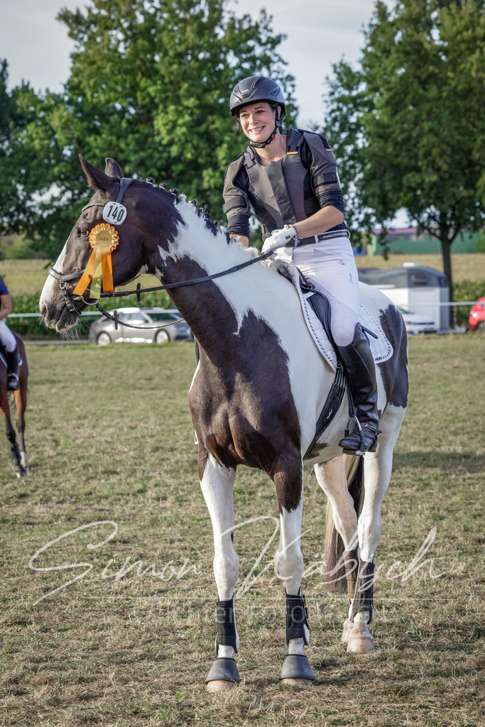 20250906-_3LI8002 | Tierfotografie Pferde, Hunde, Katzen, Haustiere.
Turnierfotografie Reitturniere, Reiten, Springreiten, Dressur in Hanau, dem Main-Kinzig-Kreis und dem Rhein-Main- Gebiet um Frankfurt