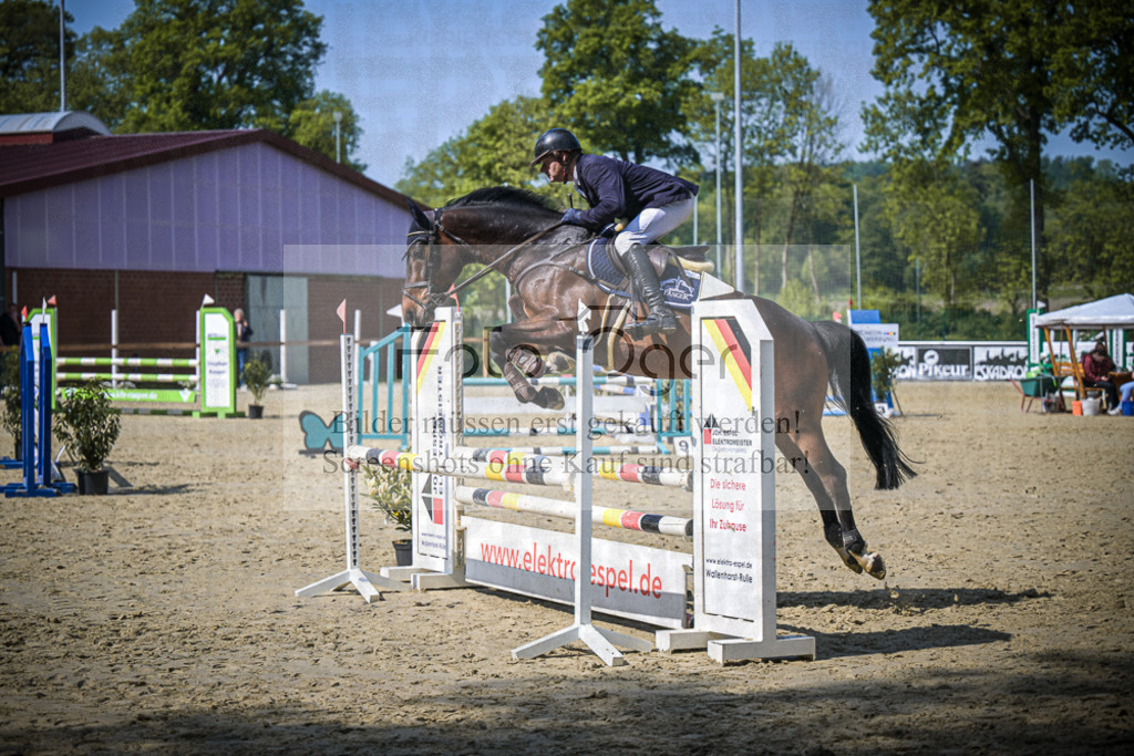 DOS_7036 | Entdecke hochwertige Reitturnierfotos von Foto Oger. Professionell, emotional und authentisch – jetzt Lieblingsmomente im Shop bestellen.Deutschlandweite Turnierfotografie. - Realisiert mit Pictrs.com