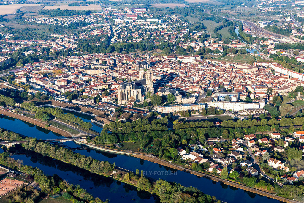 Vue aérienne: Vue de la ville à Dommartin-lès-Toul dans le département Meurthe et Moselle, France. Photo: IMG_118107.jpg prise le 15/09/2019 par Werner Riehm/FLY-FOTO.eu – Résolution de l'original: 5472 x 3648 px