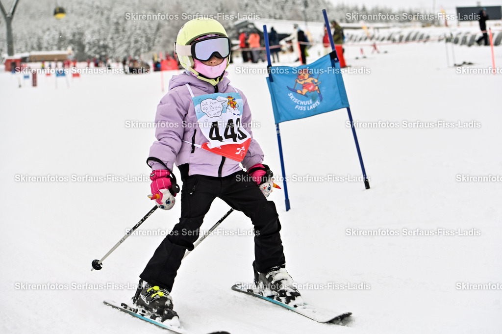 SRF_20.02.2026_0254 | Skirennfotos,Serfaus,Fiss,Ladis,Kinderskirennen,Winter,Tirol,Oberland,skirace,SFL,feelfree,weil wir's genießen,ski,Ski,skifahren,Sonnenplateau, - Realisiert mit Pictrs.com