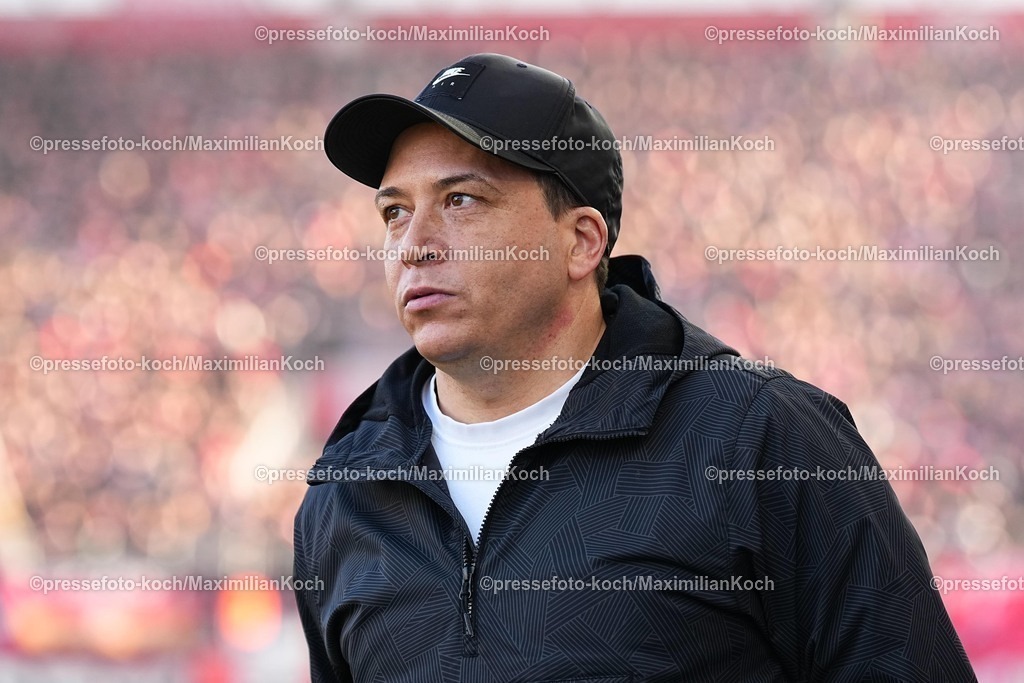 xYDRx24012601093 | 24.01.2026, xydrx, Fußball, 3.Liga, Rot-Weiss Essen - TSV Havelse, Saison 2025 2026, Stadion an der Hafenstraße: Samir Ferchichi (Cheftrainer TSV Havelse)   DFB regulations prohibit any use of photographs as image sequences and or quasi-video. Photo: xYannisxDreimannxPressefotoKochx