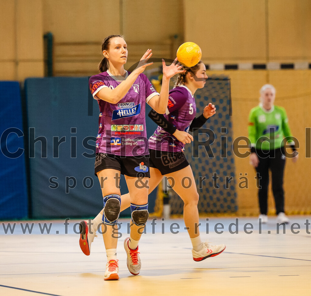 2024-03-09_061_SpVgg_Altenerding_gegen_Eintracht_Dachau-Karlsfeld | Erding, Deutschland, 09.03.2024:
Handball, Bezirksoberliga Frauen Altbayern 2023 / 2024, 17. Spieltag, SpVgg Altenerding gegen Eintracht Dachau-Karlsfeld, Endergebnis: 26:25

Julia Kranich (SpVgg Altenerding, #9), Lena Prem (SpVgg Altenerding, #5)

Foto: Christian Riedel / fotografie-riedel.net