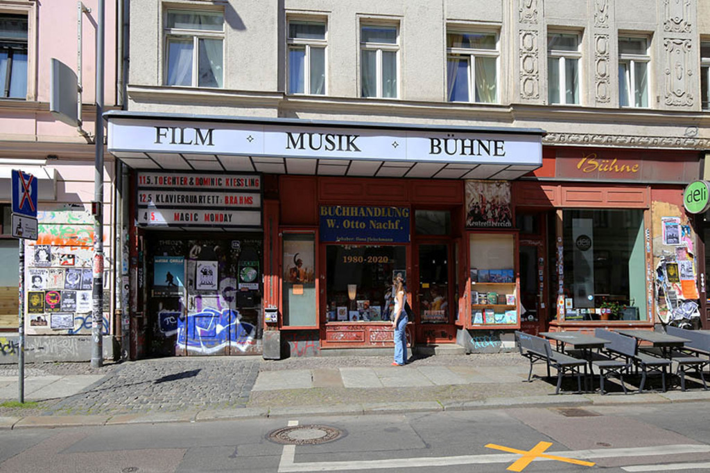 Connewitz - UT Connewitz | Entdecke über 20 Kategorien Leipzig-Motive: Foto-Downloads, hochwertige Poster, Leinwand- & Fine-Art-Prints. Jetzt Lieblingsfoto im Bildlexikon Leipzig Shop bestellen!