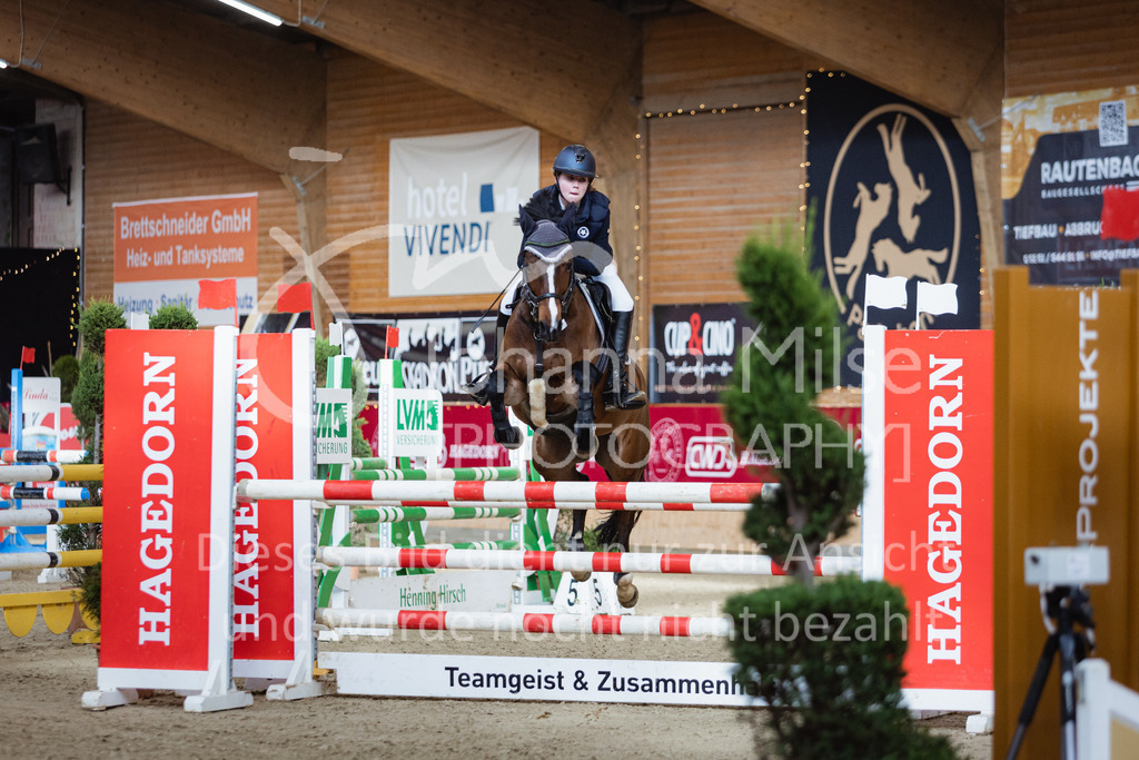 221127_Winterfestival_L-Spr_HPTTY-270 | Deine schönsten Turniermomente als professionelle Fotos! Entdecke hochwertige Pferdesport-Fotografie im Online-Shop. Jetzt Fotos finden & bestellen!