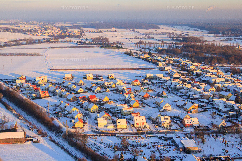 Luftbild: Neubaugebiet Landauer Weg im Winter bei Schnee im Ortsteil Schaidt in Wörth im Bundesland Rheinland-Pfalz in Deutschland. Foto: IMG_54756.jpg vom 08.12.2012 durch Werner Riehm/FLY-FOTO.de