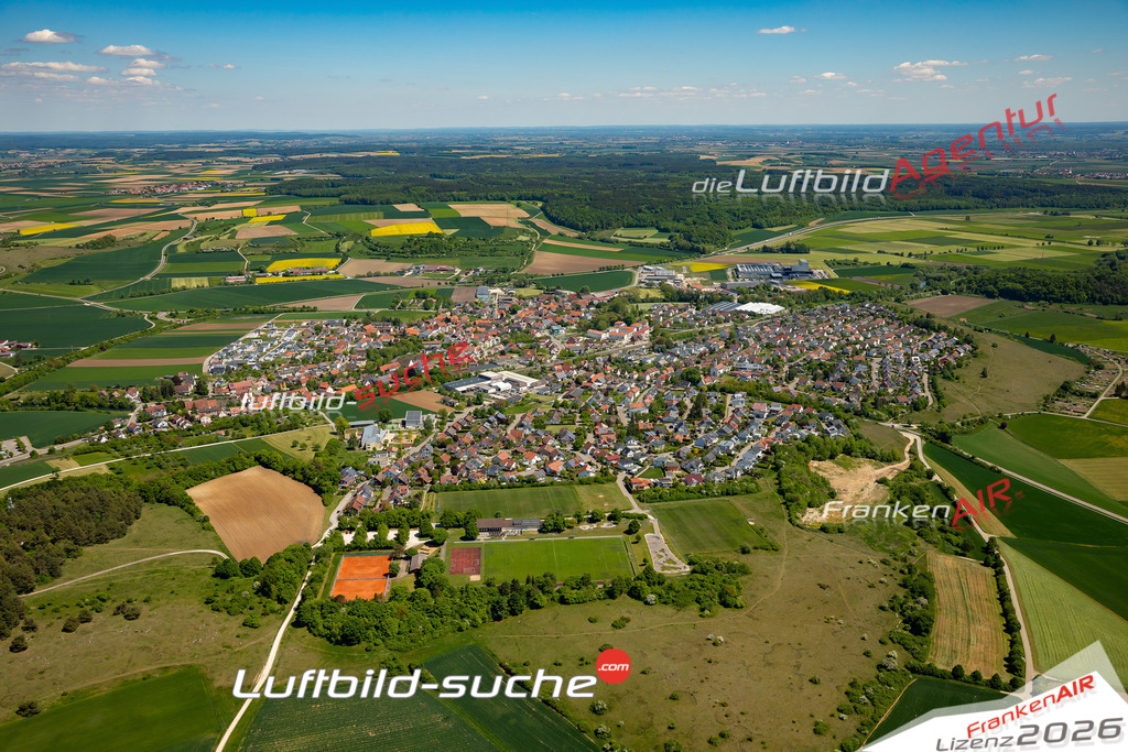 Luftaufnahme von Hermaringen - Die Luftaufnahme wurde 2025 vom UL-Flugzeug heraus erstellt ( keine Drohne ) - Hochauflösende Luftaufnahme - für professionelle Ausdrucke geeignet. Die Geschenkidee !Mit Lizenz und Bildrechte bestellbar