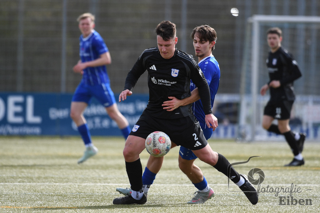 FC Rastede-VFl Stenum | Herren Bezirksliga 2; FC Rastede (blau)-VFL Stenum (schwarz) am 29.03.2026 in Rastede (Sportanlage Köttersweg), Photo: Philip Eiben 2026 - Realisiert mit Pictrs.com