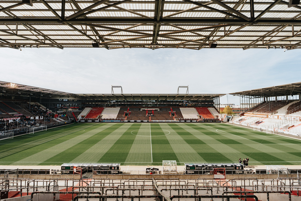 FCS00319 | Der offizielle Shop für FC St. Pauli Fotos. Wähle aus Spielszenen & Fanmomenten dein FCSP Wunschformat. Wir liefern Millerntor-Atmosphäre.